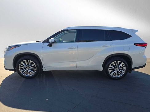 Certified 2022 Toyota Highlander Platinum image 6