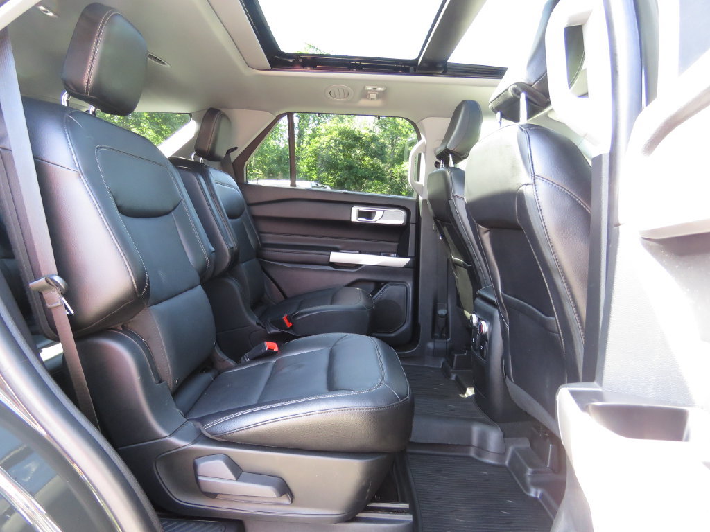 Used 2021 Ford Explorer Limited w/ Equipment Group 301A AWD/4WD image 16