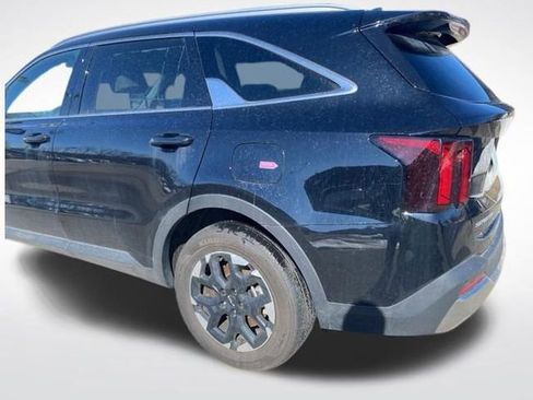 Used 2025 Kia Sorento S image 35