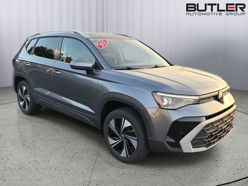 Used 2025 Volkswagen Taos SE AWD/4WD image 8