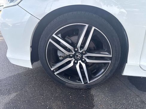 Used 2017 Honda Accord Sport image 19