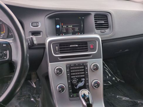 Used 2017 Volvo V60 T5 Cross Country w/ Convenience Package image 28