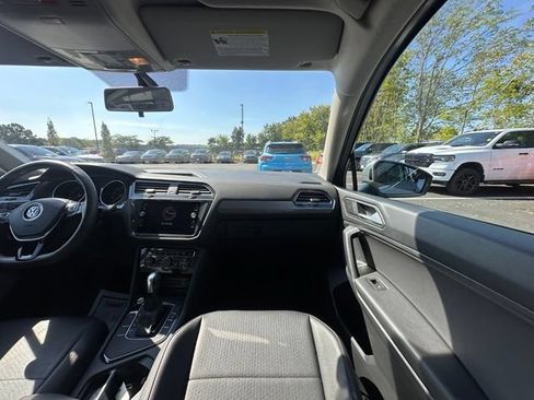 Used 2020 Volkswagen Tiguan SE FWD image 27
