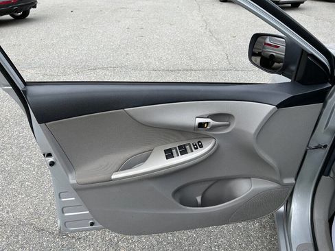 Used 2013 Toyota Corolla LE Special Edition image 22