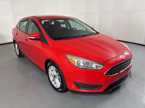 Used 2016 Ford Focus SE w/ Reverse Sensing Package image 2
