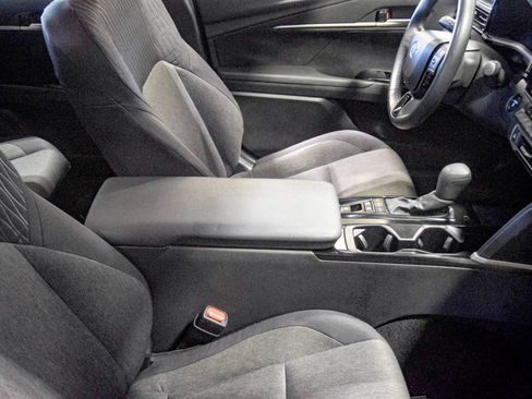 Used 2025 Toyota Camry LE image 6