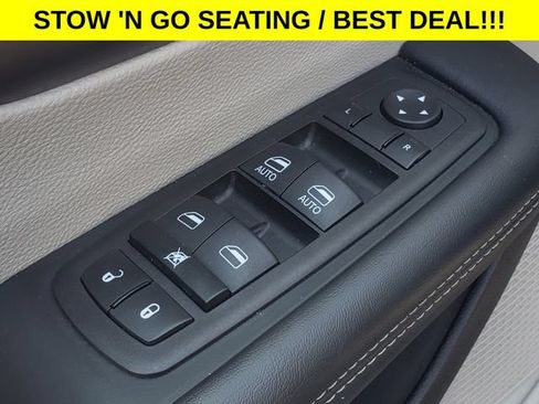 Used 2023 Chrysler Voyager LX FWD image 11