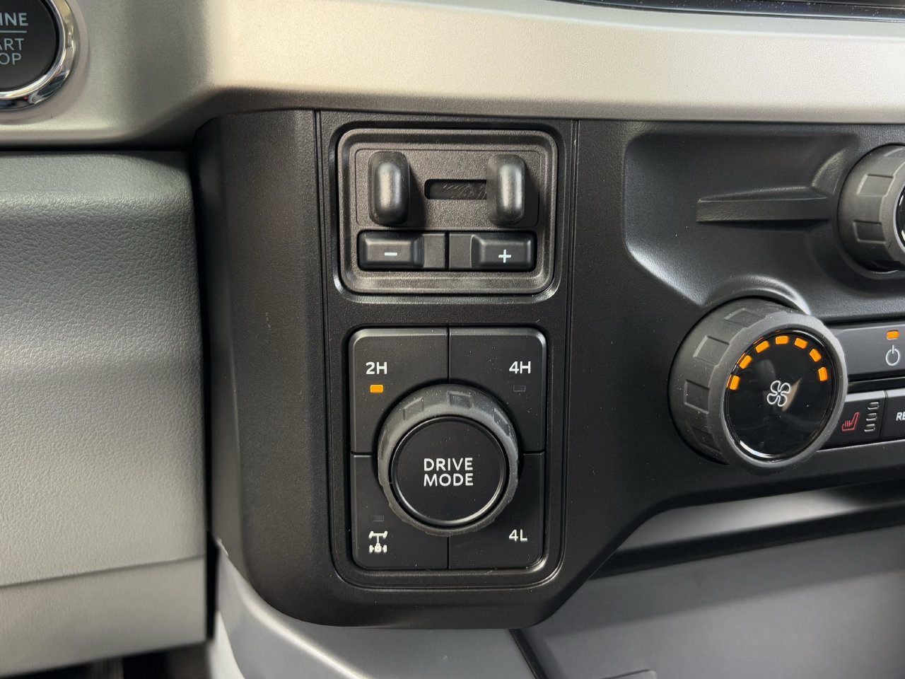 New 2027 Ford F250 XLT w/ XLT Premium Package AWD/4WD image 19