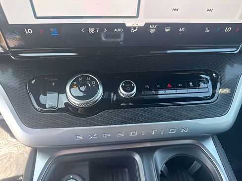 Used 2026 Ford Expedition Platinum w/ Stealth Appearance Package image 26