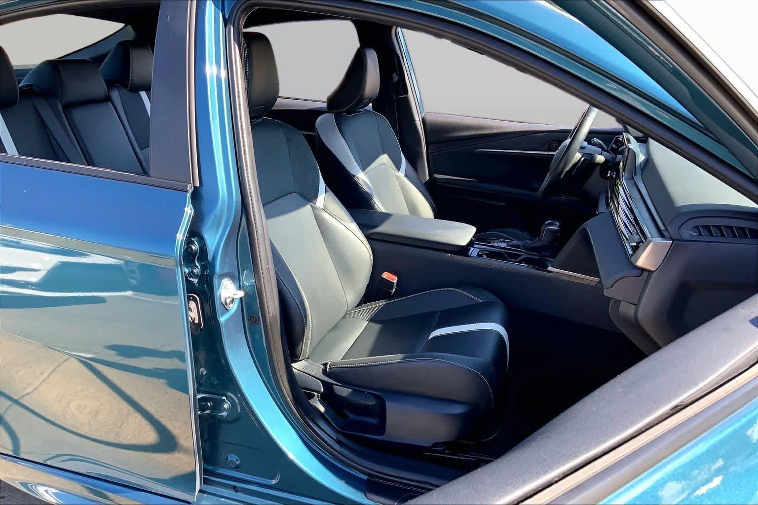 Used 2025 Toyota Camry SE FWD image 9