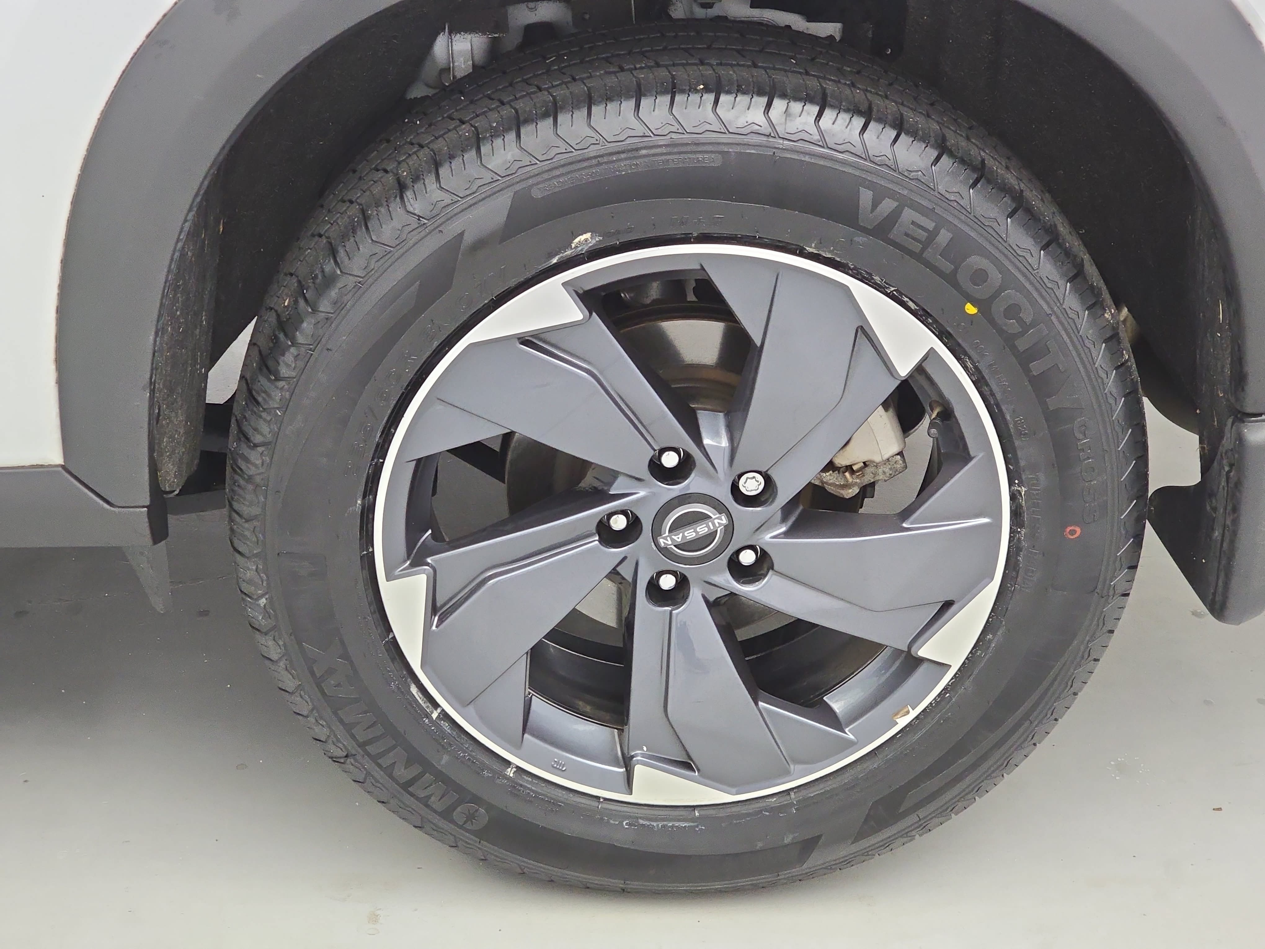 Certified 2025 Nissan Rogue SV FWD image 32