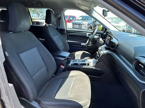 Certified 2022 Ford Explorer XLT RWD image 11