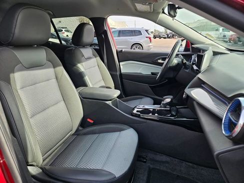 Used 2025 Chevrolet Trax LT w/ LT Convenience Package image 20