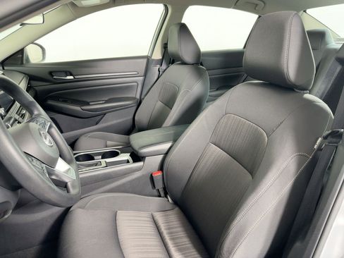 Used 2024 Nissan Altima 2.5 SV image 4