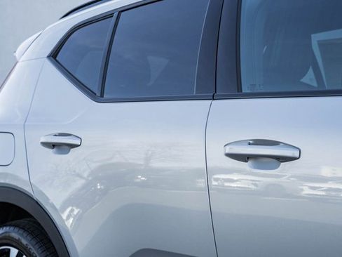 Certified 2025 Volvo XC40 B5 Ultra w/ Climate Package image 16