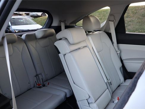 Certified 2025 Kia Sorento S image 32