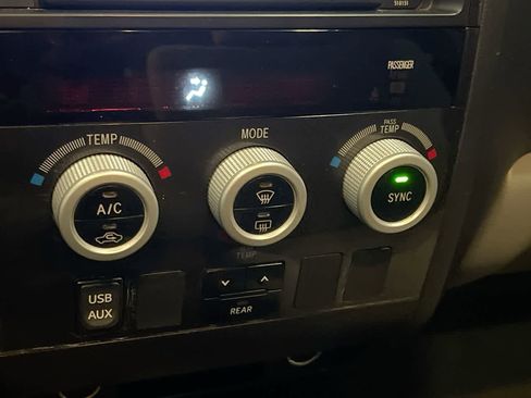 Used 2016 Toyota Sequoia SR5 AWD/4WD image 18