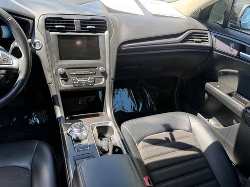 Used 2018 Ford Fusion SE w/ Equipment Group 601A FWD image 8