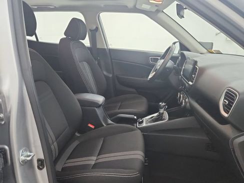 Used 2025 Hyundai Venue SEL FWD image 31