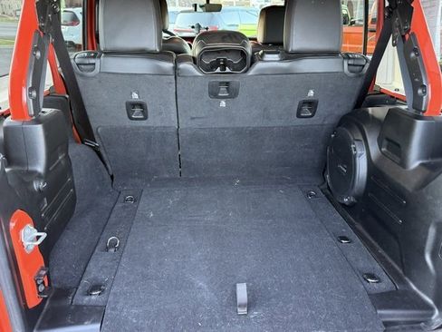 Used 2023 Jeep Wrangler Unlimited Rubicon w/ Cold Weather Group image 26