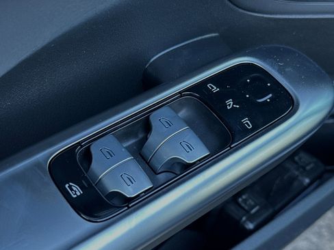 New 2025 Mercedes-Benz C 300 Sedan image 13