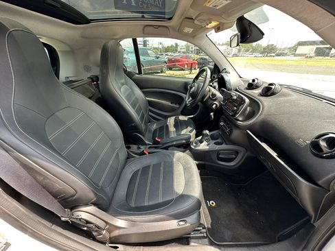 Used 2016 smart fortwo pure RWD image 13