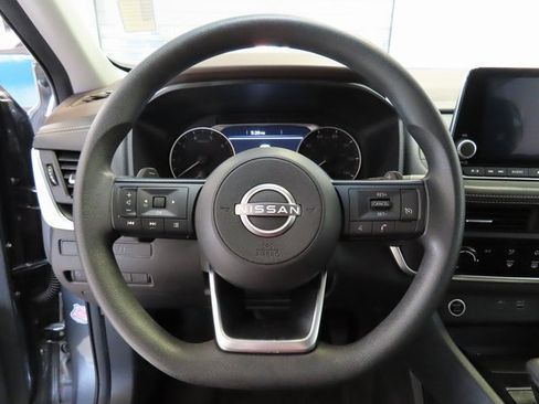 Used 2023 Nissan Rogue S image 8