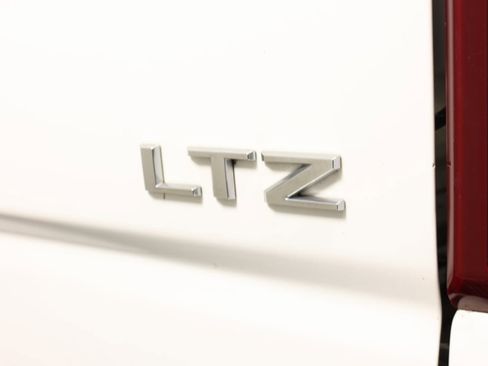 Used 2022 Chevrolet Silverado 2500 LTZ w/ LTZ Convenience Package image 15