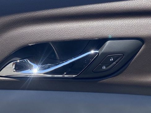 Used 2020 GMC Acadia SLE w/ Driver Convenience Package FWD image 19
