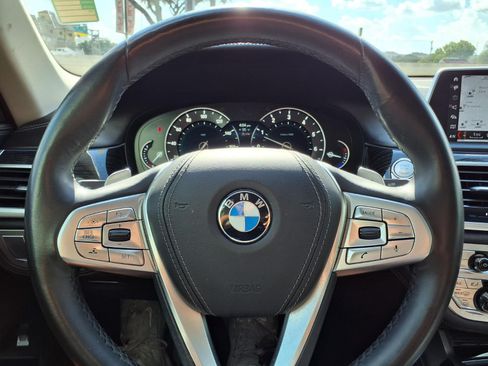 Used 2019 BMW 750i w/ Executive Package RWD image 26