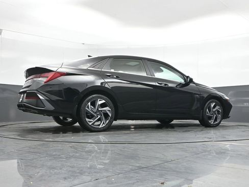 New 2026 Hyundai Elantra Limited FWD image 40