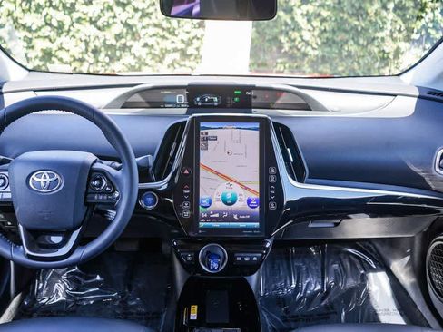 Used 2020 Toyota Prius Prime XLE FWD image 12