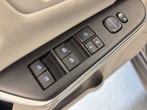 Used 2016 Toyota Camry SE FWD image 8