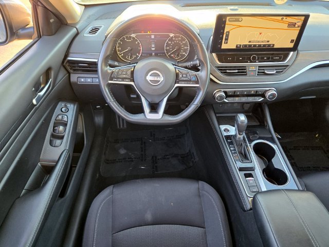 Used 2024 Nissan Altima 2.5 SV w/ SV Premium Package FWD image 18