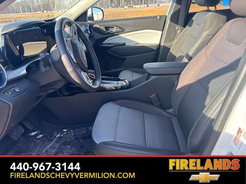 Certified 2025 Chevrolet Trax LT w/ LT Convenience Package image 4