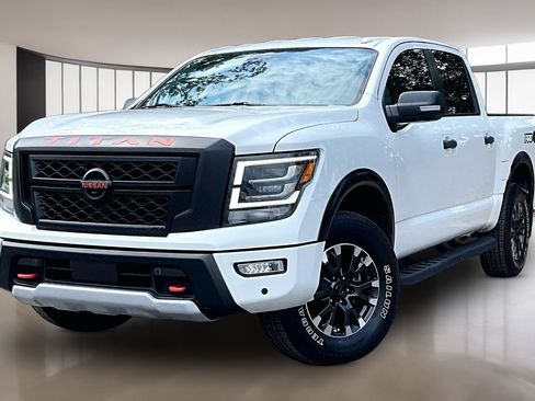 Used 2021 Nissan Titan PRO-4X w/ Pro-4x Convenience Package AWD/4WD image 3