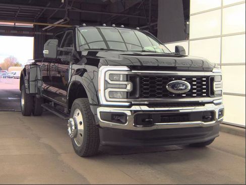 Used 2026 Ford F450 Lariat w/ Lariat Premium Package AWD/4WD image 2