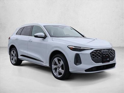 Certified 2025 Audi Q5 Premium w/ Premium Plus AWD/4WD image 3