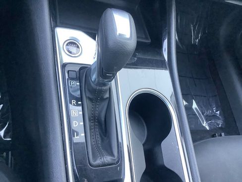 Used 2024 Nissan Altima 2.5 SV FWD image 17