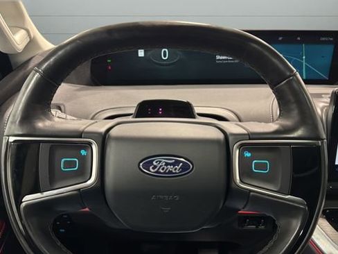 Used 2025 Ford Expedition Platinum image 20