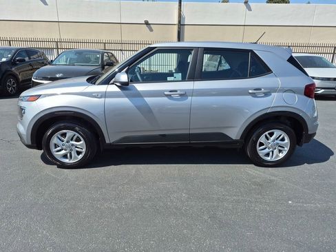Used 2026 Hyundai Venue SE FWD image 5