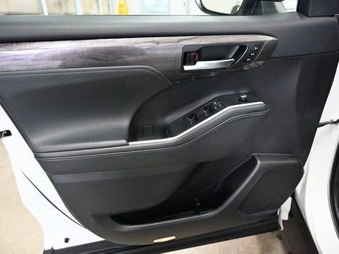 Used 2022 Toyota Highlander Platinum image 30