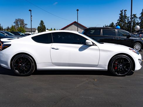 Used 2016 Hyundai Genesis Coupe 3.8 RWD image 7