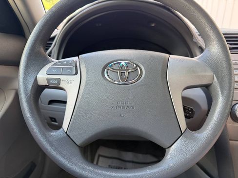 Used 2010 Toyota Camry LE FWD image 21