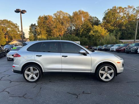Used 2018 Porsche Cayenne AWD image 7