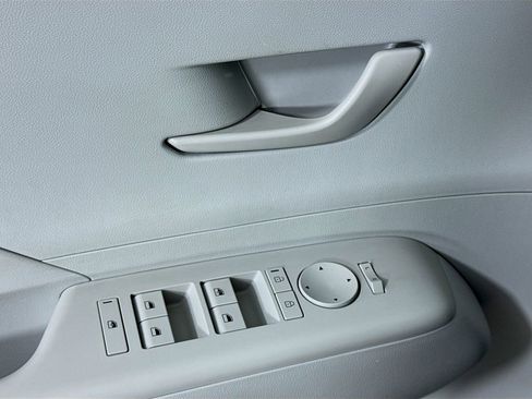 Certified 2025 Hyundai Kona SEL image 18