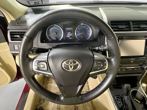Used 2016 Toyota Camry XLE w/ Moonroof Package FWD image 11