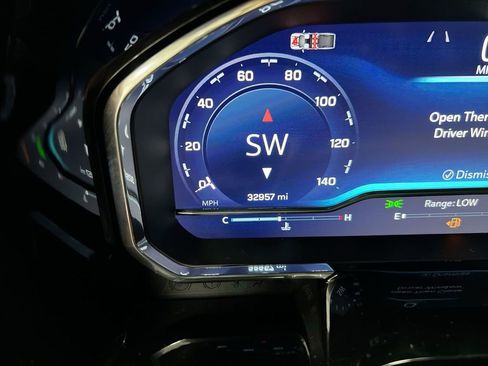 Used 2025 Chevrolet Silverado 2500 ZR2 w/ Technology Package image 12