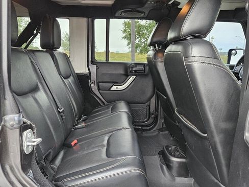 Used 2014 Jeep Wrangler Unlimited Rubicon w/ Connectivity Group image 14
