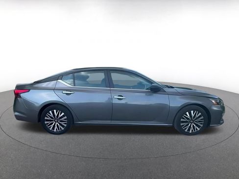 Used 2025 Nissan Altima 2.5 SV FWD image 16